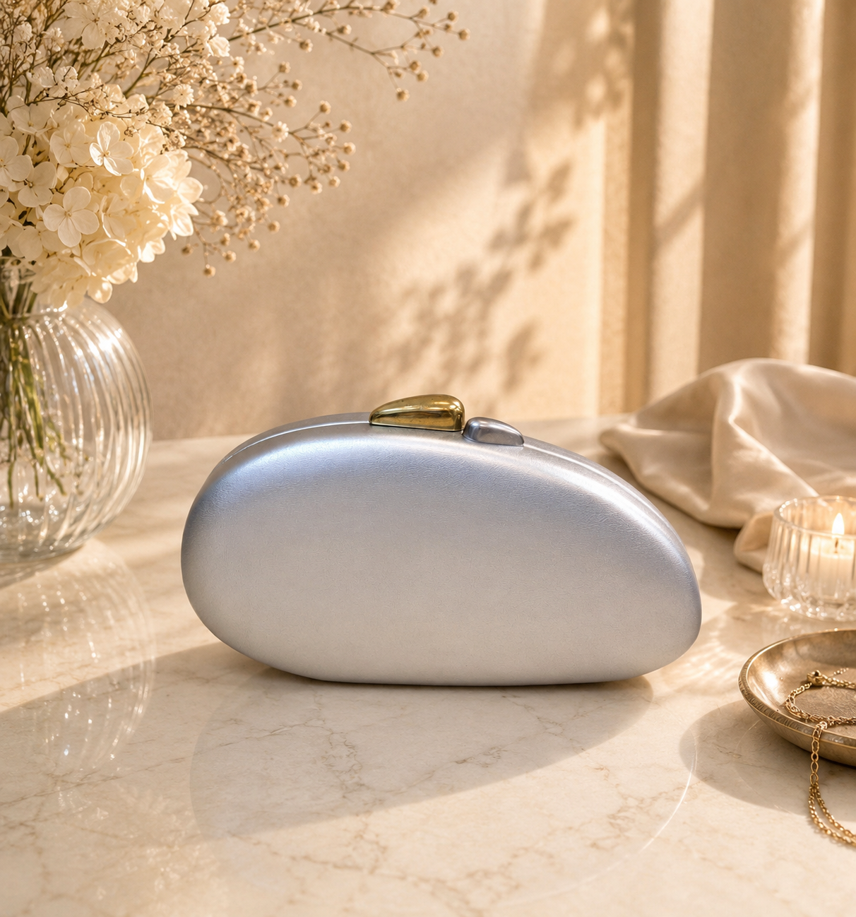 Luna Pearl Clutch